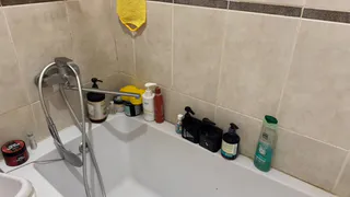 Плесень в ванной исчезла навсегда после того, как я сделала пасту из двух дешевых средств. Больше никаких черных пятен