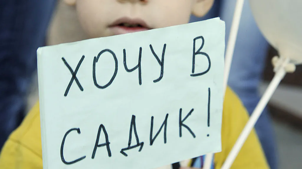 В Нижнекамске родители дошколят решили взять детский сад «штурмом»