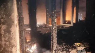 При пожаре в многоквартирном доме Магнитогорска погибла женщина, пострадал ребенок