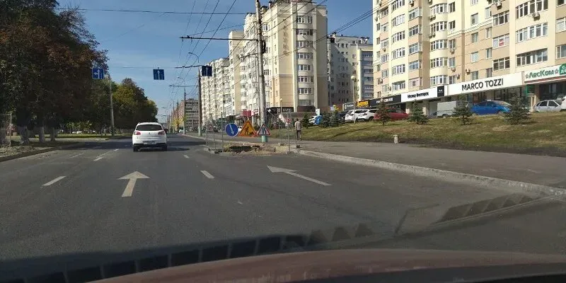 На улице Пушкина в Пензе разрыли недавно уложенный асфальт из-за поврежденного трубопровода