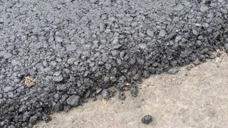 В Рязанской области начали ямочный ремонт дорог горячим асфальтом