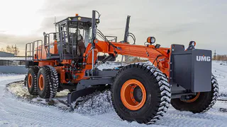 В Челябинске собрали самый тяжелый грейдер в России