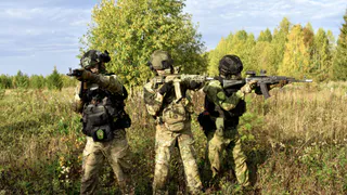 ОМОН в Коми провел учения по задержанию "вооруженных преступников" в лесу