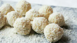 Творожные конфеты 'Раффаэлло' — вкуснее оригинала: всего 3 продукта и 15 минут