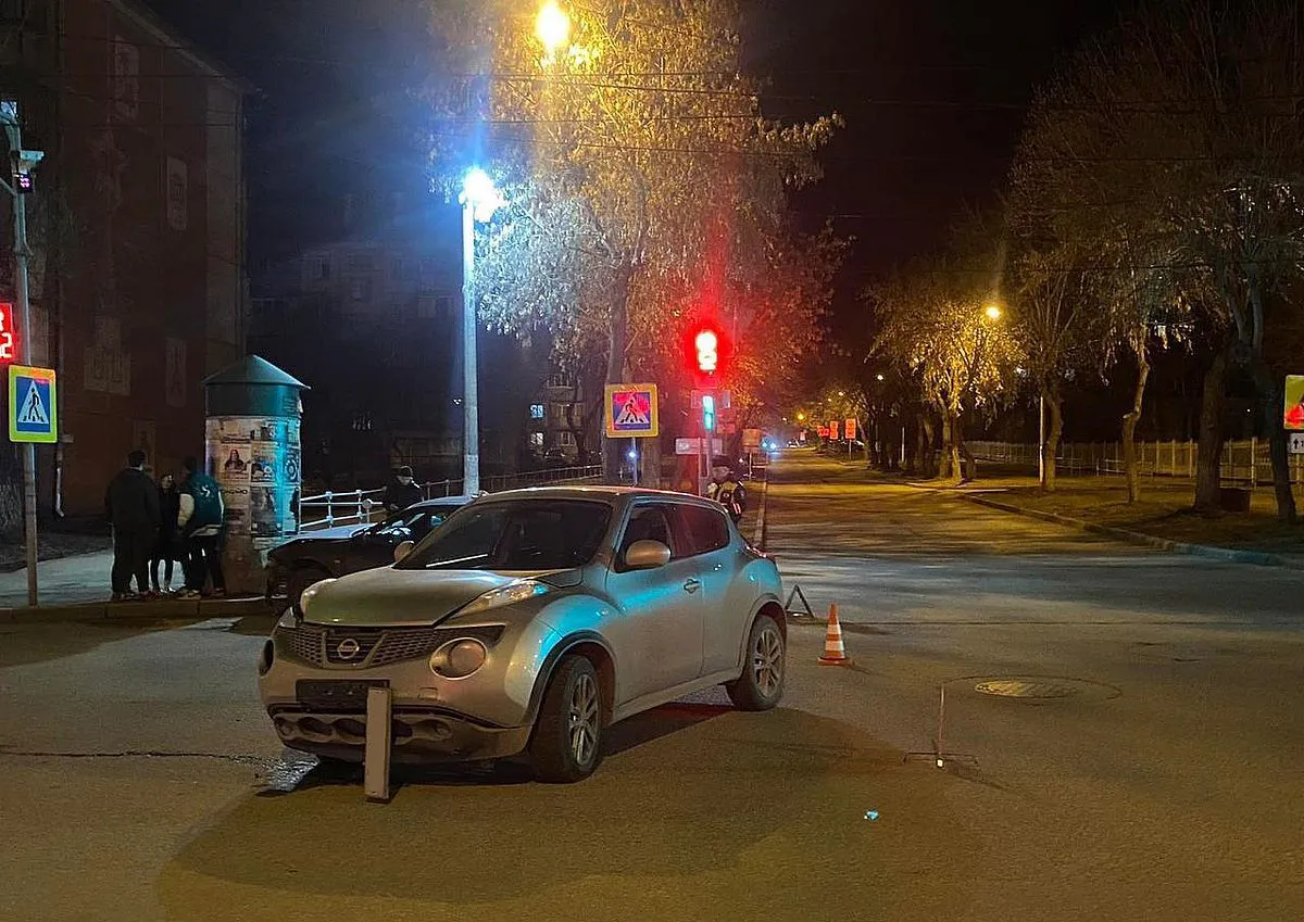 В Магнитогорске в ДТП двух "Ниссанов" травмы получили три человека