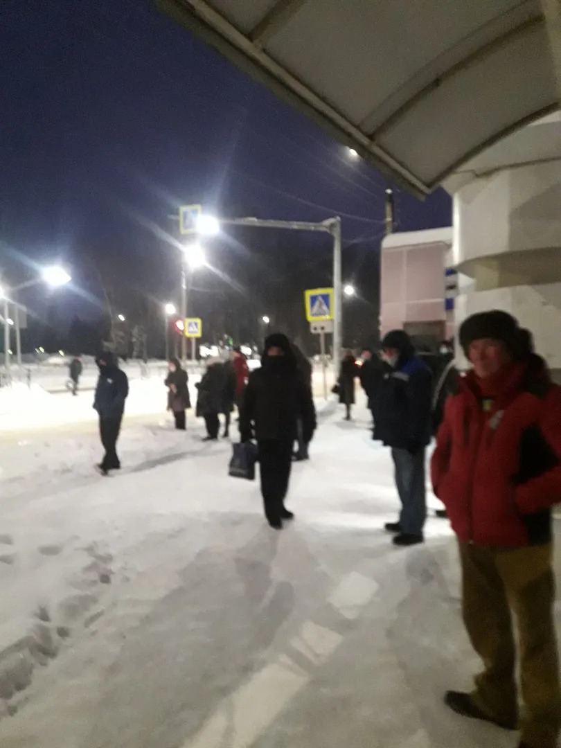Не попали на работу: в поселке Строителей жители прождали автобус