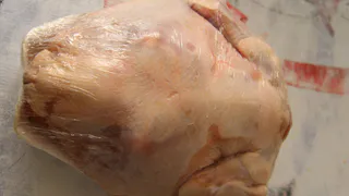 Пришлось сжечь: на старожиловском предприятии нашли контрафактное мясо