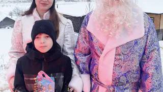 Полицейский Дед Мороз и Снегурочка подарили радость детям Коми