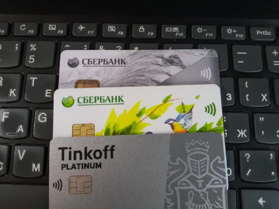 Могут ли приостановить выплаты на карту, если долго не снимать деньги, ответила юрист