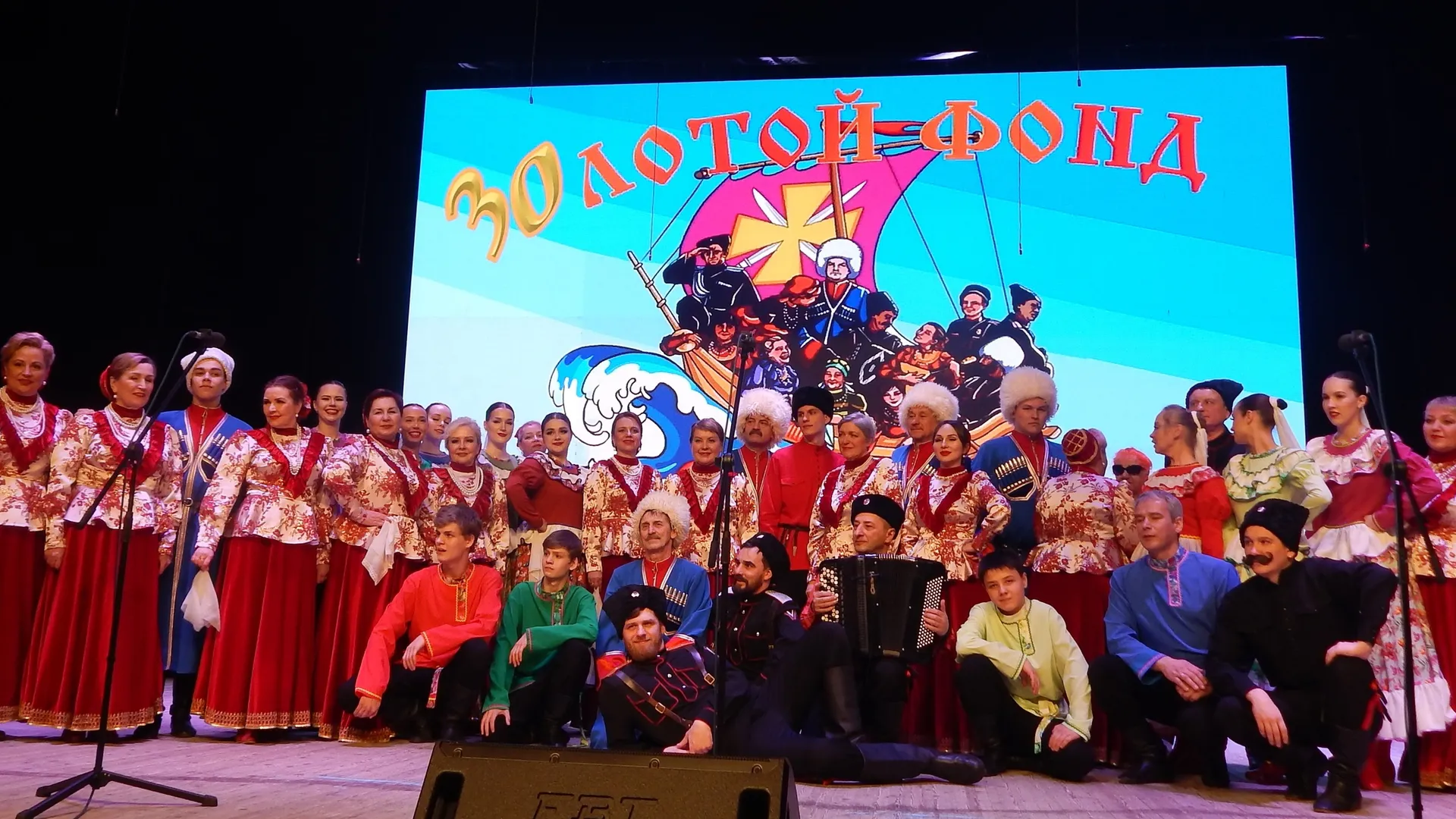 В Сыктывкаре "Вольница" отгуляла юбилей с удалью и премьерами
