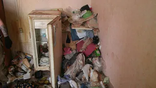 В рязанском общежитии комендант заставила студентов убирать комнату после лежачей больной