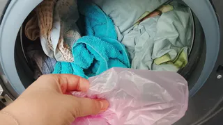 Горничная рассказала, как улучшить качество стирки без затрат: методы, которые удивляют простотой