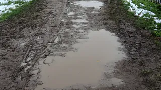 «Рязань утонет в грязи»: житель пожаловался губернатору на разбитые тротуары