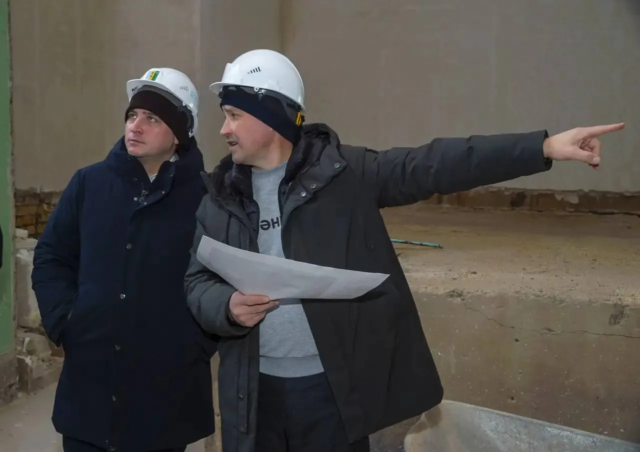 Мэр Нижнекамска проинспектировал ход ремонта образовательных учреждений