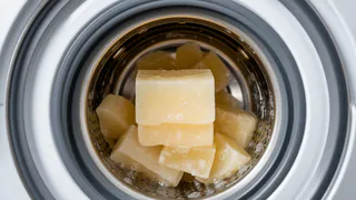 Обмылки больше не выкидываю, а пускаю в дело. Подсказала знакомая горничная