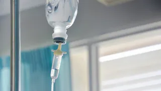 Врачи рассказали о состоянии здоровья мужчин, пострадавших от медведицы