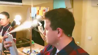 Актеры "Театра на Литейном" сняли забавный ролик о гастролях в Рязани