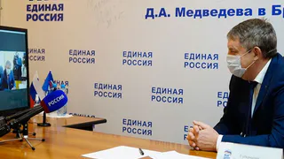 Брянский губернатор пообщался с жителями районов