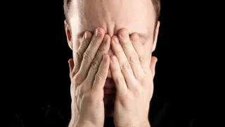 Работник компании «Брянскпиво» травмировал глаз