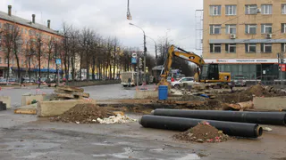 В Песочне жители жалуются на оголенные трубы теплотрассы