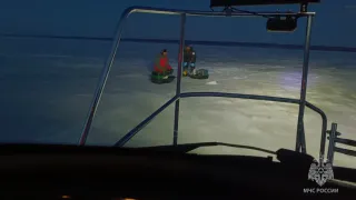 В Татарстане четырех рыбаков сняли с тонкого льда 