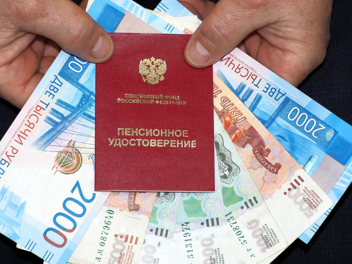 Названа зарплата, необходимая для пенсии в 100 тысяч рублей