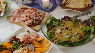 Новый оригинальный салат на новогодний стол: яркое украшение и кулинарный хит