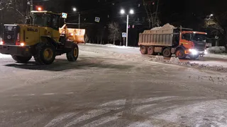 В Коврове продолжается уборка улиц и тротуаров от снега