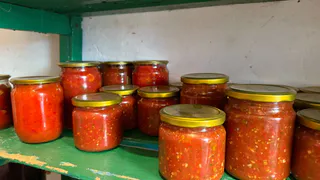 Как открыть тугую банку, не ломая ногти и не прося помощи: проверенные годами лайфхаки срабатывают с 1-го раза

