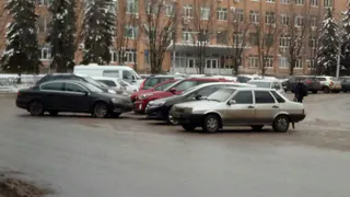 В ГИБДД подтвердили, что часть парковочных мест на площади Мичурина является бесплатной