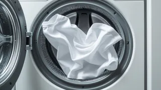 Больше не мучаюсь с противной желтизной на белье: 3 ложки в таз и вещи как новые - любимый лайфхак моей бабушки