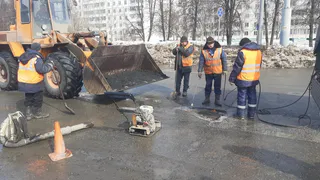 В Нижнекамске приступили к ямочному ремонту дорог