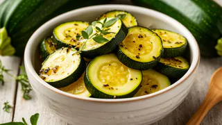 Кабачки летом не жарю и не запекаю — обнаружила способ в 100 раз вкуснее: едим и на обед, и на ужин