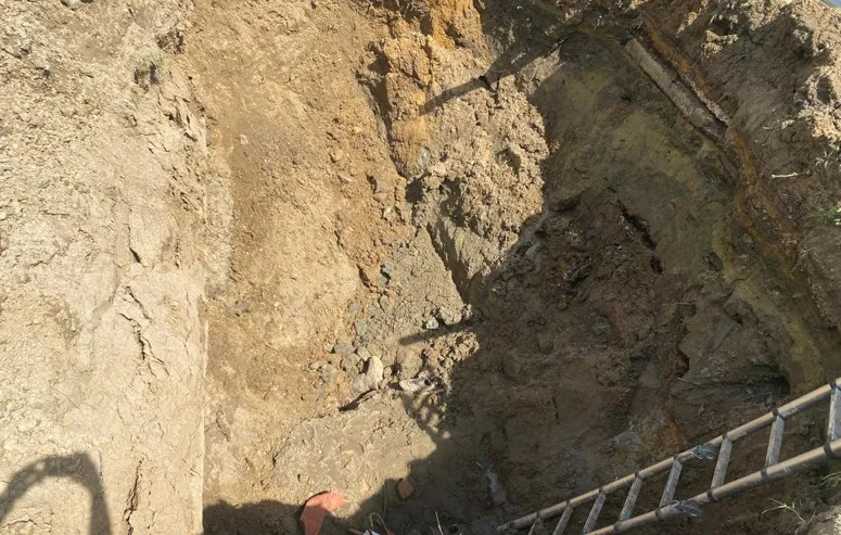 В Радужном рабочего насмерть засыпало грунтом во время сварки в котловане