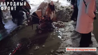 Во Владимире у "Мегаторга" образовалась огромная непроходимая лужа