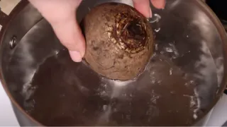 Не варите свеклу часами — хватит 15 минут: благодаря одной уловке овощ станет вкуснее и сочнее