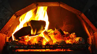 Тяга стала как у новой печи: нашел неожиданный способ очистки дымохода - тянет 10 из 10