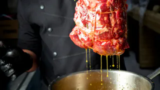 Нужно ли сливать «первую воду» при варке мяса: рассказал шеф-повар - запоминайте раз и навсегда