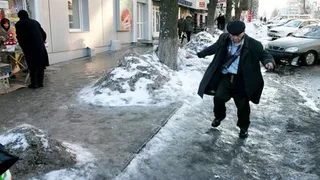 Безобразие: жертв гололеда все больше