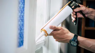 Чем зашпаклевать монтажную пену, чтобы она не крошилась? Делюсь проверенным способом