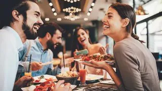 Россияне начали больше тратиться на рестораны