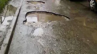 В Канищеве водители ежедневно попадают в ловушку из глубоких ям