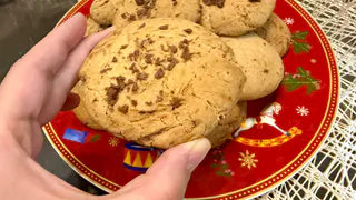 Бывалые покупатели проверили на качество печенье известной марки