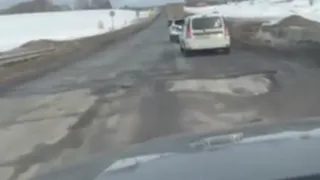 Разбитая трасса «Золотое кольцо» под Суздалем возмутила местных водителей