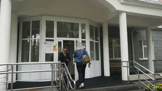 Пожилым нужно срочно обратиться в соцзащиту за выплатой. Деньги уже выдают