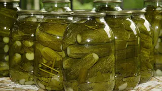 Названы пять главных принципов засолки огурцов на зиму