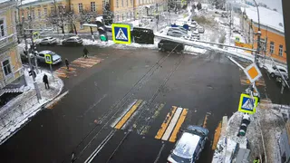 За девять миллионов: рядом с мостом у цирка появился новый светофор