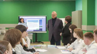 В Пензе губернатор Олег Мельниченко посетил колледж транспортных технологий