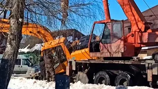 В Брянске экскаватор попал в экзотическое ДТП