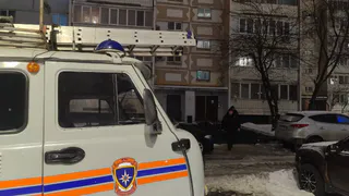 Пожилой житель Казани оказался заблокирован в неестественной позе в подъезде